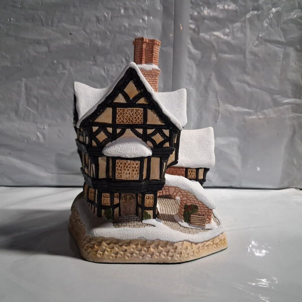 Mister Fezziwigs Emporium David Winter's Cottages Christmas 1990 W/ COA Open Box